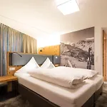 Piz Buin Hotell 4*